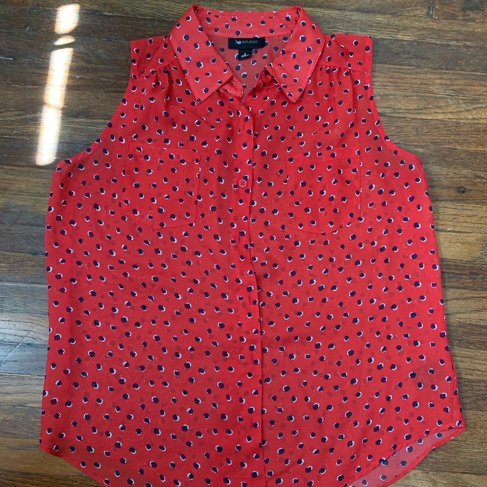 Sleeveless blouse